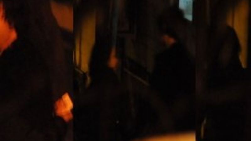 Özgür Mumcu sokakta aşka geldi