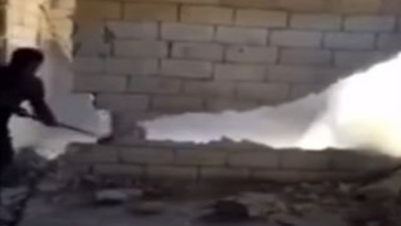 İnşaat işçisinin üzerine duvar yıkıldı