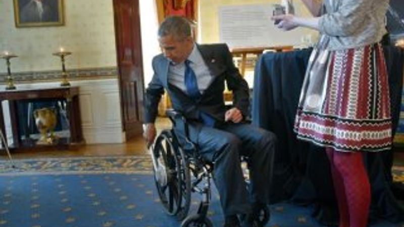 Obama özel tasarım tekerlekli sandalyeyi denedi