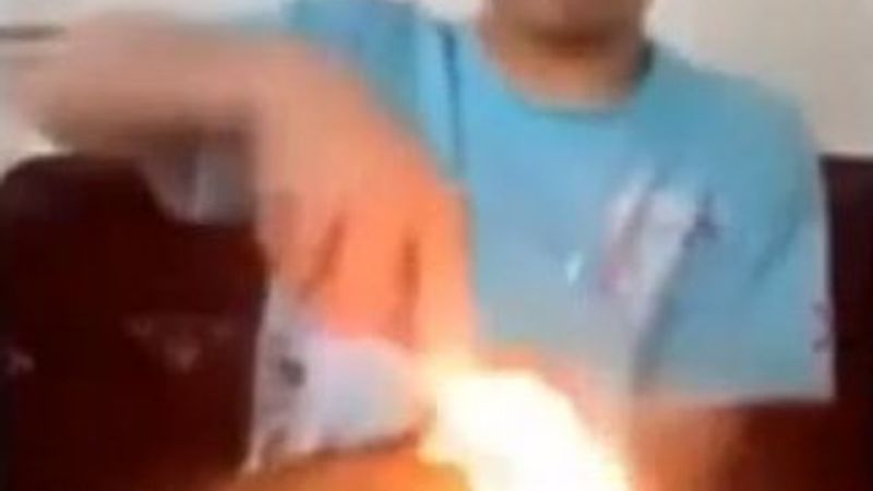 Tablet tamir eden genç devreleri yaktı