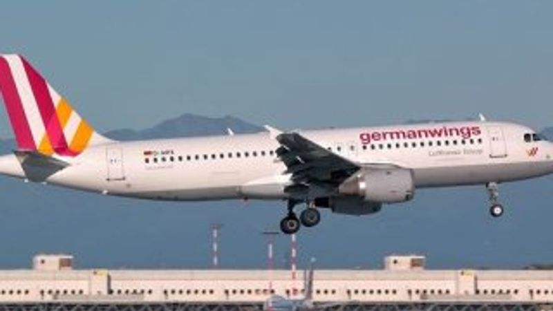 Uçağın karakutusu Paris'te incelemeye alındı