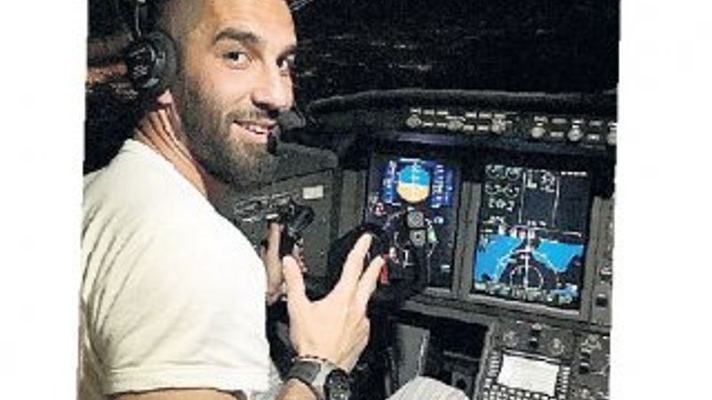 Arda Turan pilot oldu