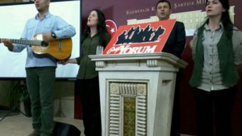 Grup Yorum Meclis'te CHP'yi ziyaret etti