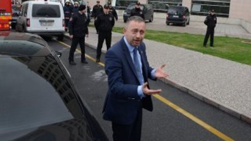 Ümit Kocasakal adliyede eylemcilerle konuştu