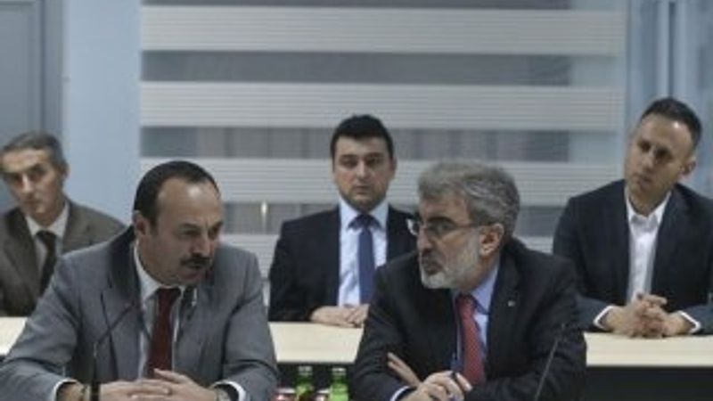 Elektrikler kesilince Bakan Yıldız herkesi topladı