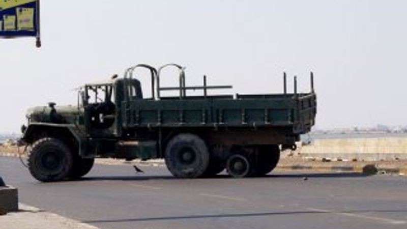 Yemen'de operasyon: Aden Limanı'na onlarca asker indi