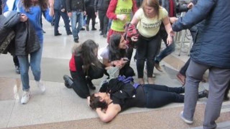 Çağlayan Adliyesi'nde kadın avukatların X-ray protestosu