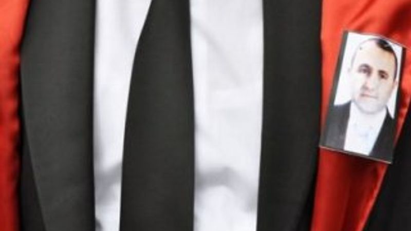 Teröristler savcıyı vurup kalkan yaptı