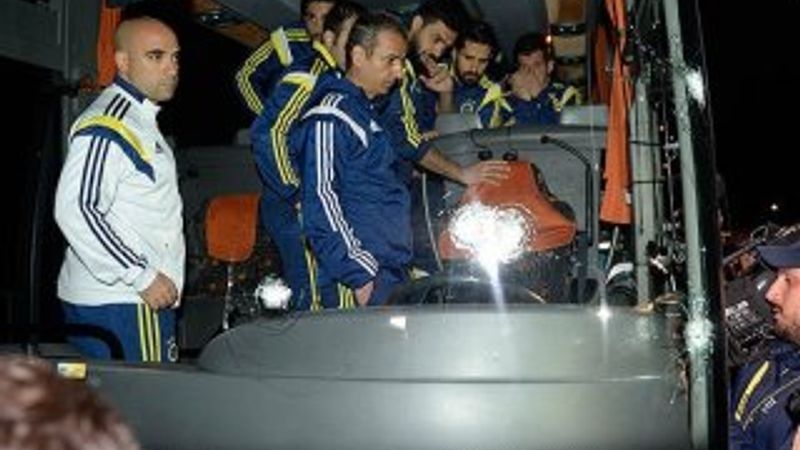 Erdoğan ve Davutoğlu Fenerbahçe saldırısını kınadı