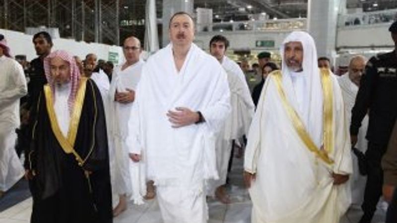 Aliyev umre ziyareti yaptı