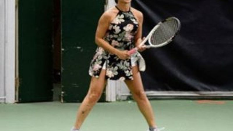 Hülya Avşar kortta çiçek açtı