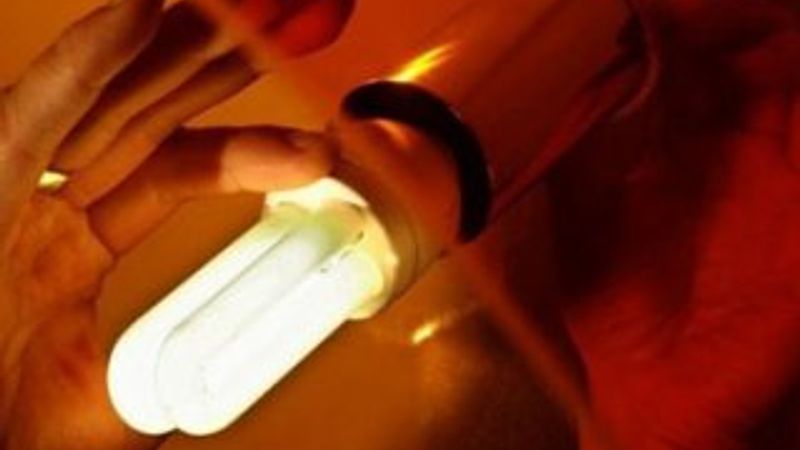 Tasarruflu ampul kırıldığında yapmamanız gereken 3 şey