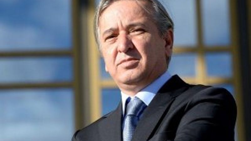 Erdoğan'ın danışmanı parmaklarını gösterip müsaade istedi