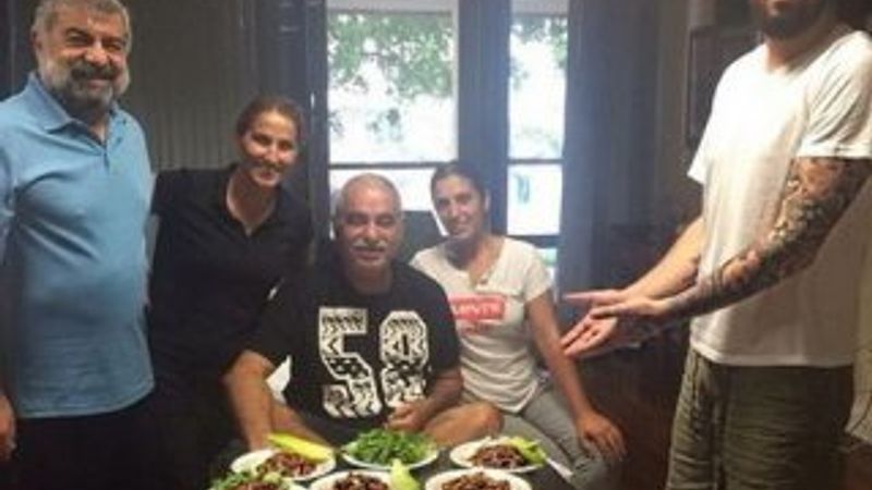 İbrahim Tatlıses hastanede yumurtalı çiğ köfte yaptırdı