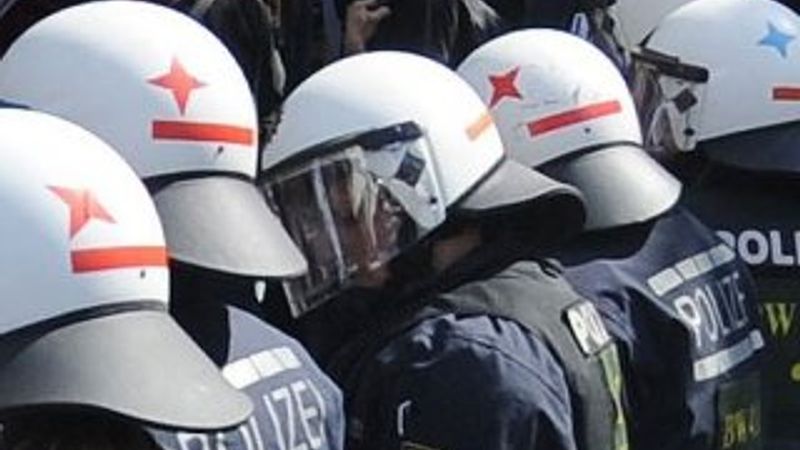 Almanya’da 7 Türk tutuklandı