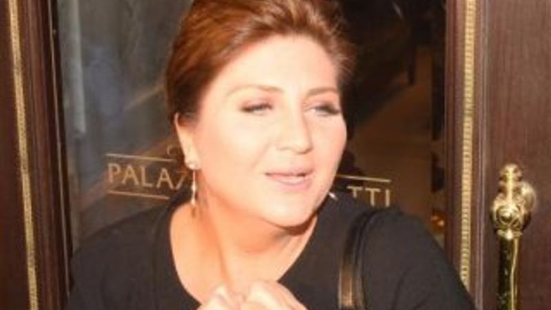 Sibel Can 1800 TL dağıttı