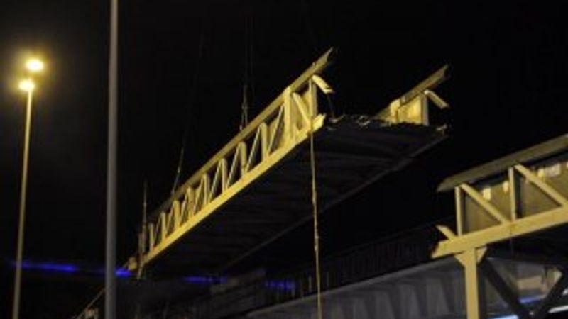 Bahçelievler'deki metrobüs üst geçidi kaldırıldı