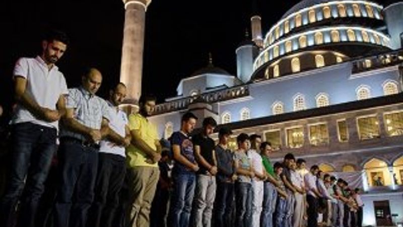 Üç aylar yarın başlıyor