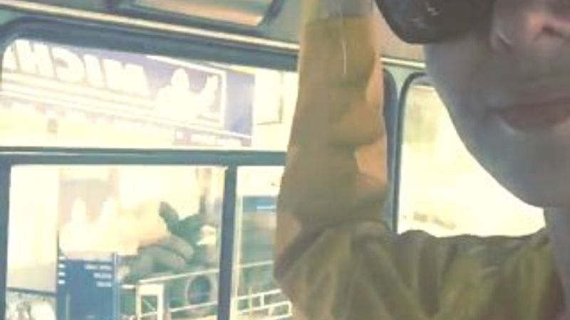 Gülben Ergen minibüse bindi