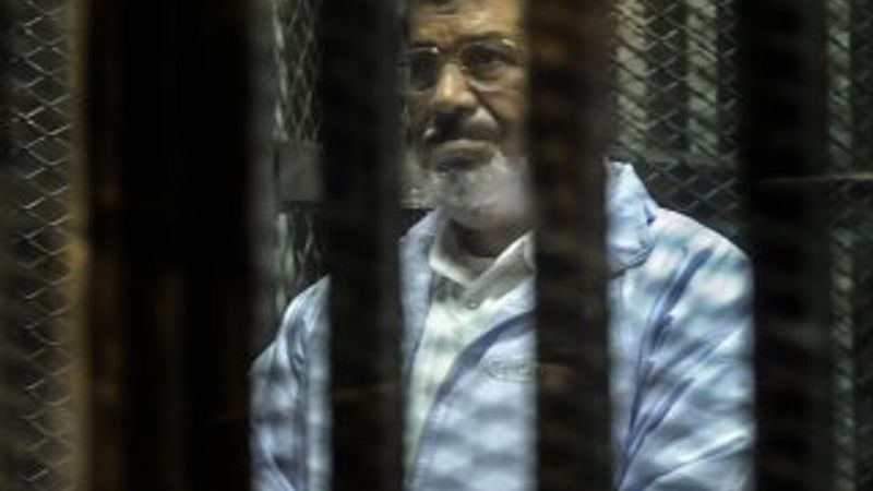 Mursi 20 yıl hapis cezasına çarptırıldı