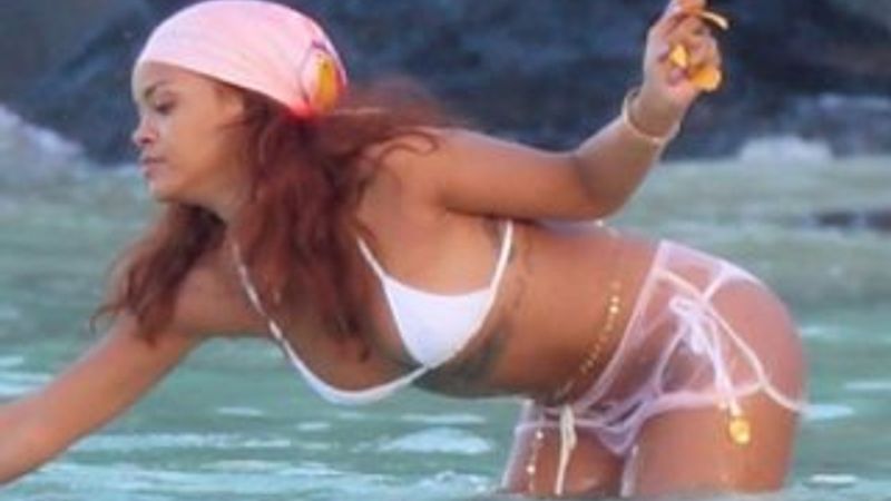 Rihanna tatilde