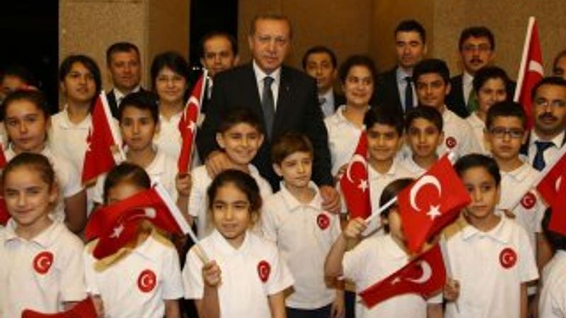 Erdoğan Kuveyt’te Türk öğrenciler tarafından karşılandı