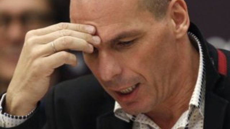 Yunan Bakan Varufakis'e Atina'da saldırı