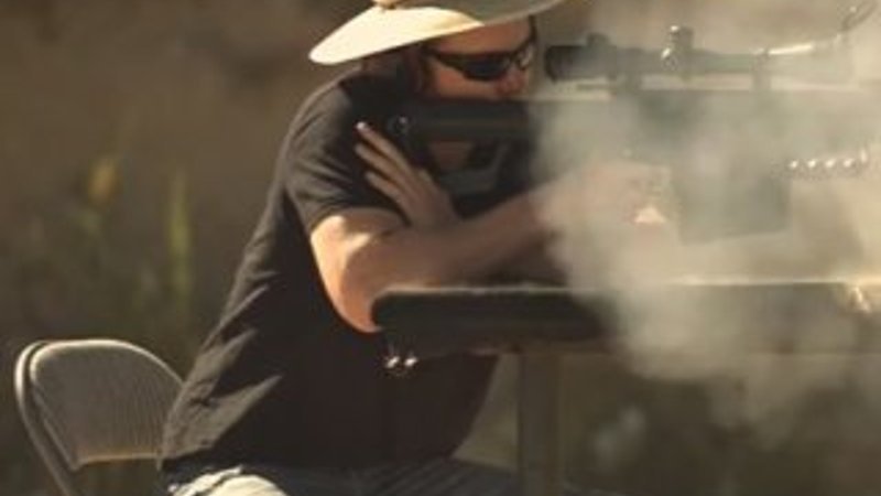 Keskin nişancı Apple Watch'a hedef aldı