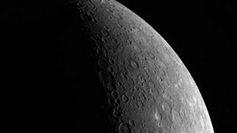 NASA uzay aracı Merkür'e çakıldı