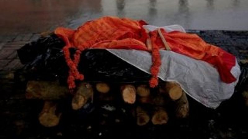 Nepal'de ölü sayısı 7 bine yükseldi