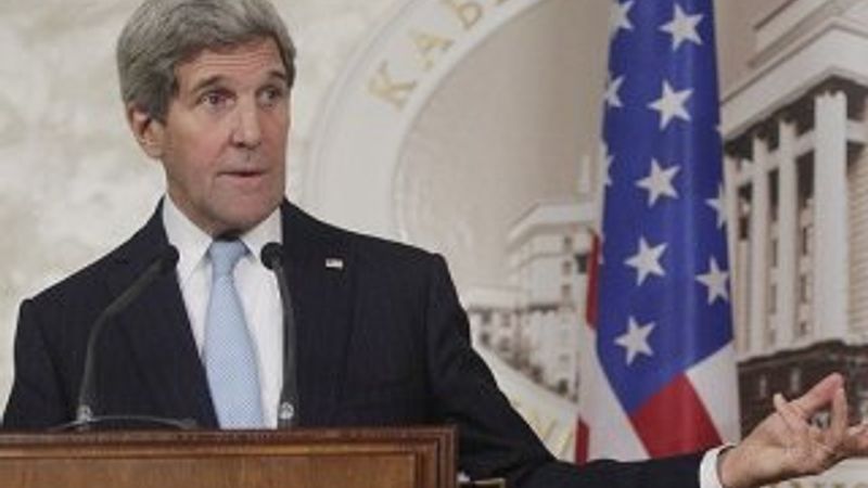 John Kerry yavru fille selfie çekti