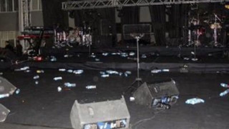 Konserini iptal eden Gökhan Türkmen protesto edildi İZLE