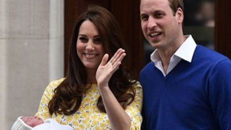 Prenses Charlotte Kraliçe Elizabeth'le tanıştı