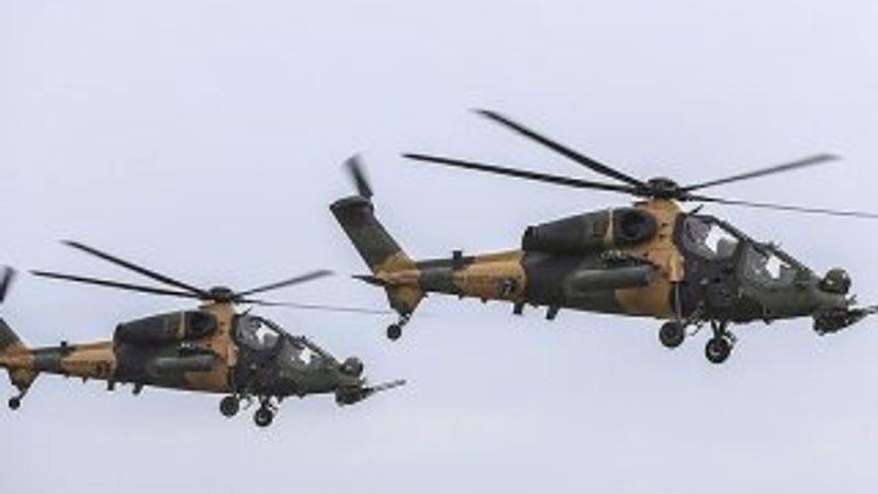 Pakistan'da helikopter düştü: Altı ölü