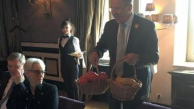 Rusya'da John Kerry'ye patates ve domates hediyesi