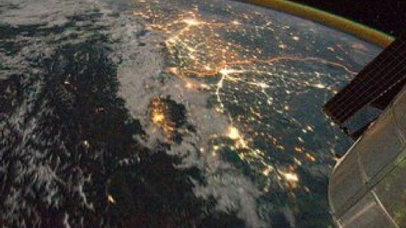 Astronot uzaydan şimşekleri çekti