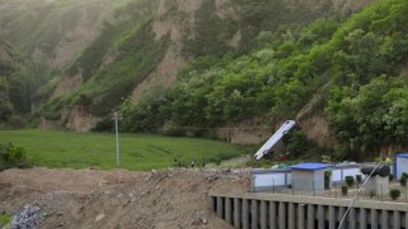 Çin'de otobüs kazası: 35 ölü