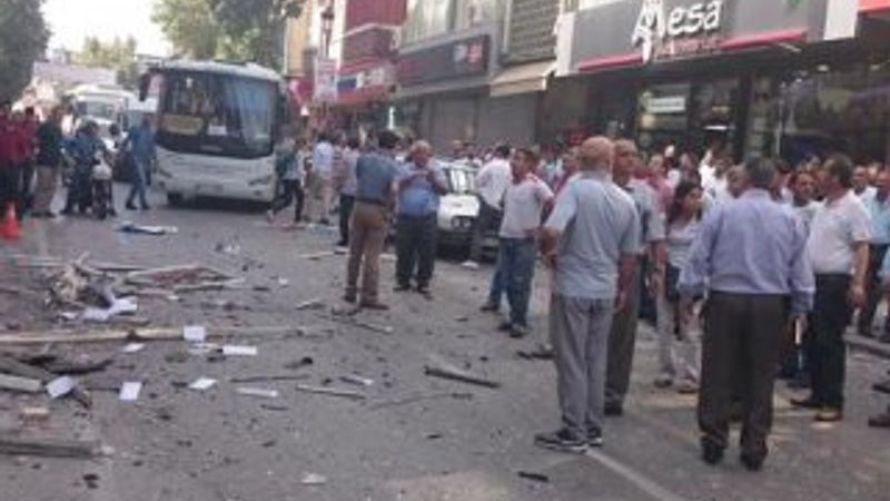 HDP binalarında yaşanan patlamalara siyasilerden tepki