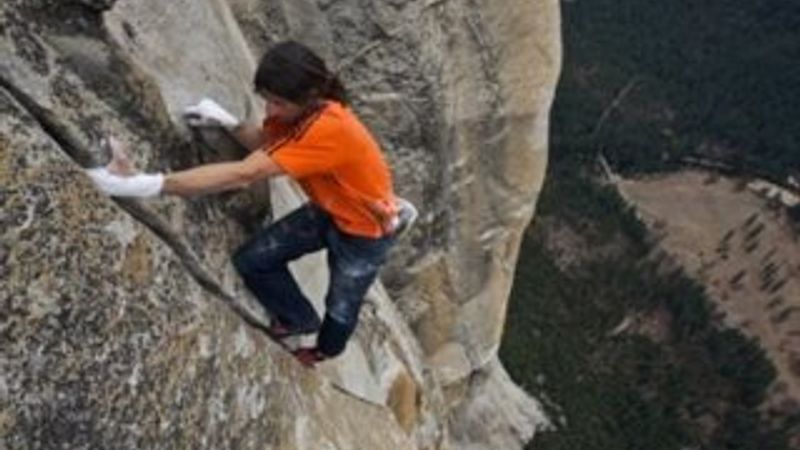 ABD'li ünlü dağcı izinsiz atlayışta hayatını kaybetti