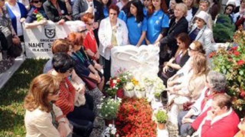 Kardelenler Türkan Saylan'ı unutmadı