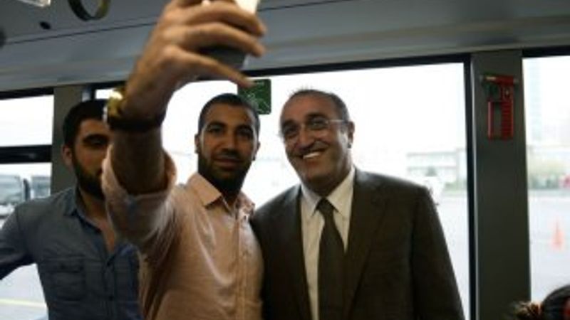 Abdurrahim Albayrak metrobüse bindi