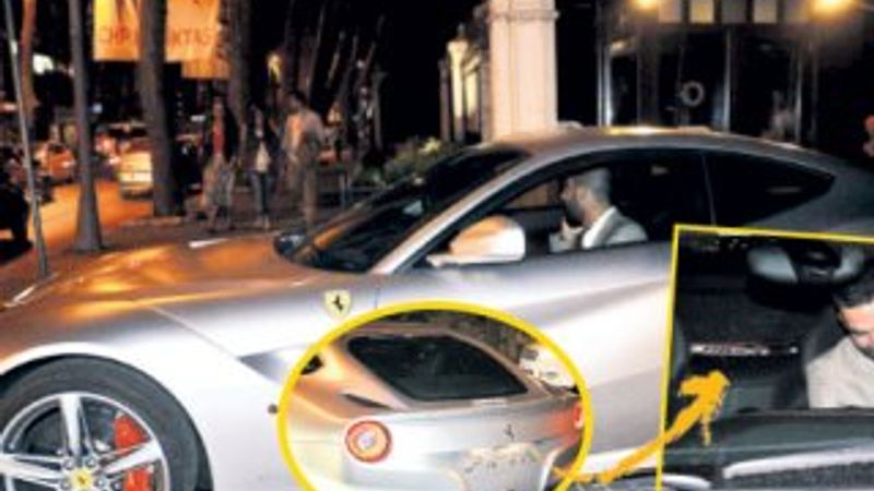 Arda Turan'ın plakası koltukta