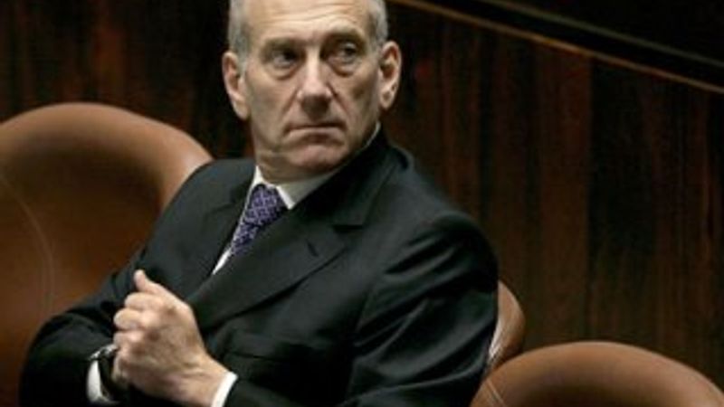 Eski İsrail başbakanı hapis cezasına çarptırıldı