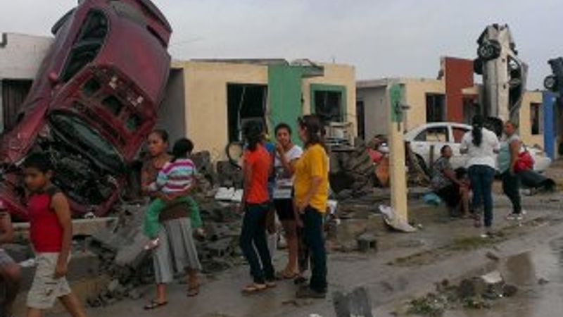 Meksika'yı hortum Teksas'ı sel vurdu