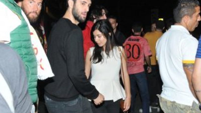 Mahsun Kırmızıgül'ün oğlu sevgilisiyle görüntülendi