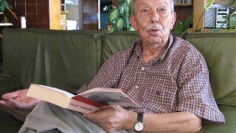 Gazeteci Çetin Altan hastaneye kaldırıldı