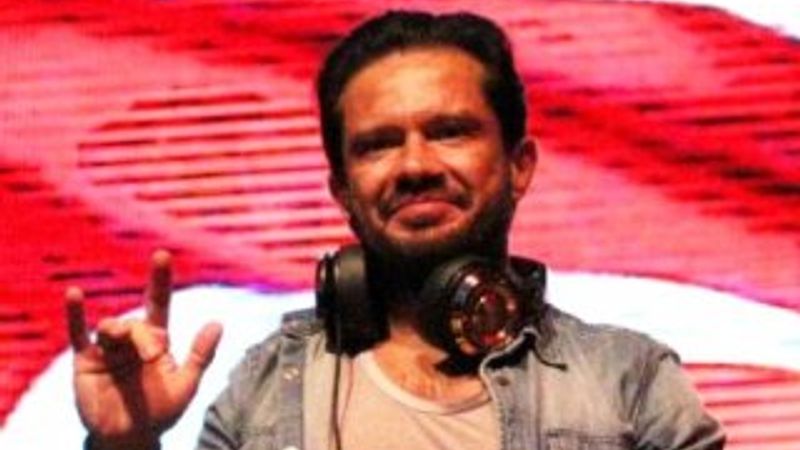 Ozan Doğulu MHP'lilere konser verdi