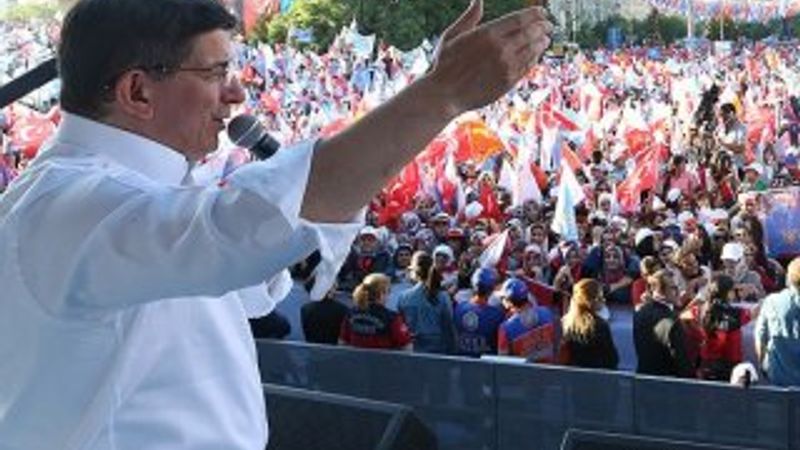 Davutoğlu'nun İstanbul mitingleri sosyal medyada