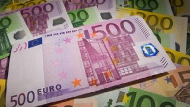 Euro 3 lirayı aştı