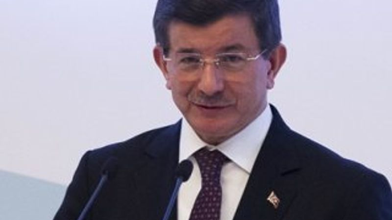 Başbakan Davutoğlu İstanbul'da gençlerle bir araya geldi